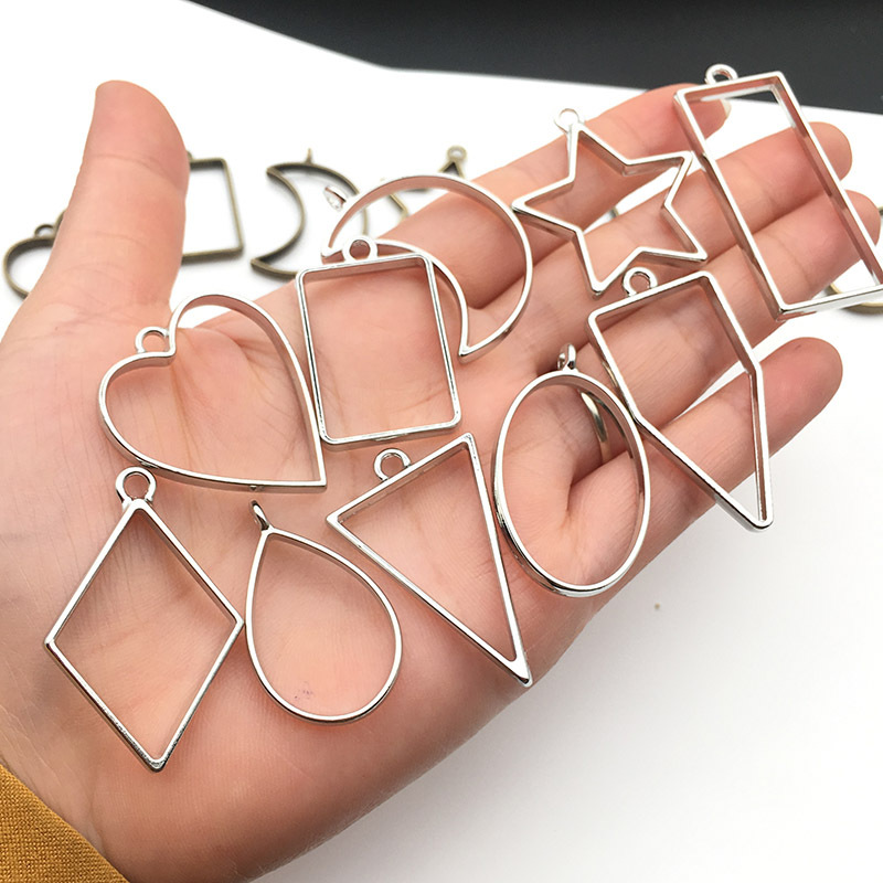 10 stks/30 stks Geometrische Figuur Charme Holle Lijm Lege Hanger Metaallegering DIY Armband Ketting Oorbellen Handgemaakte Bezel Mold