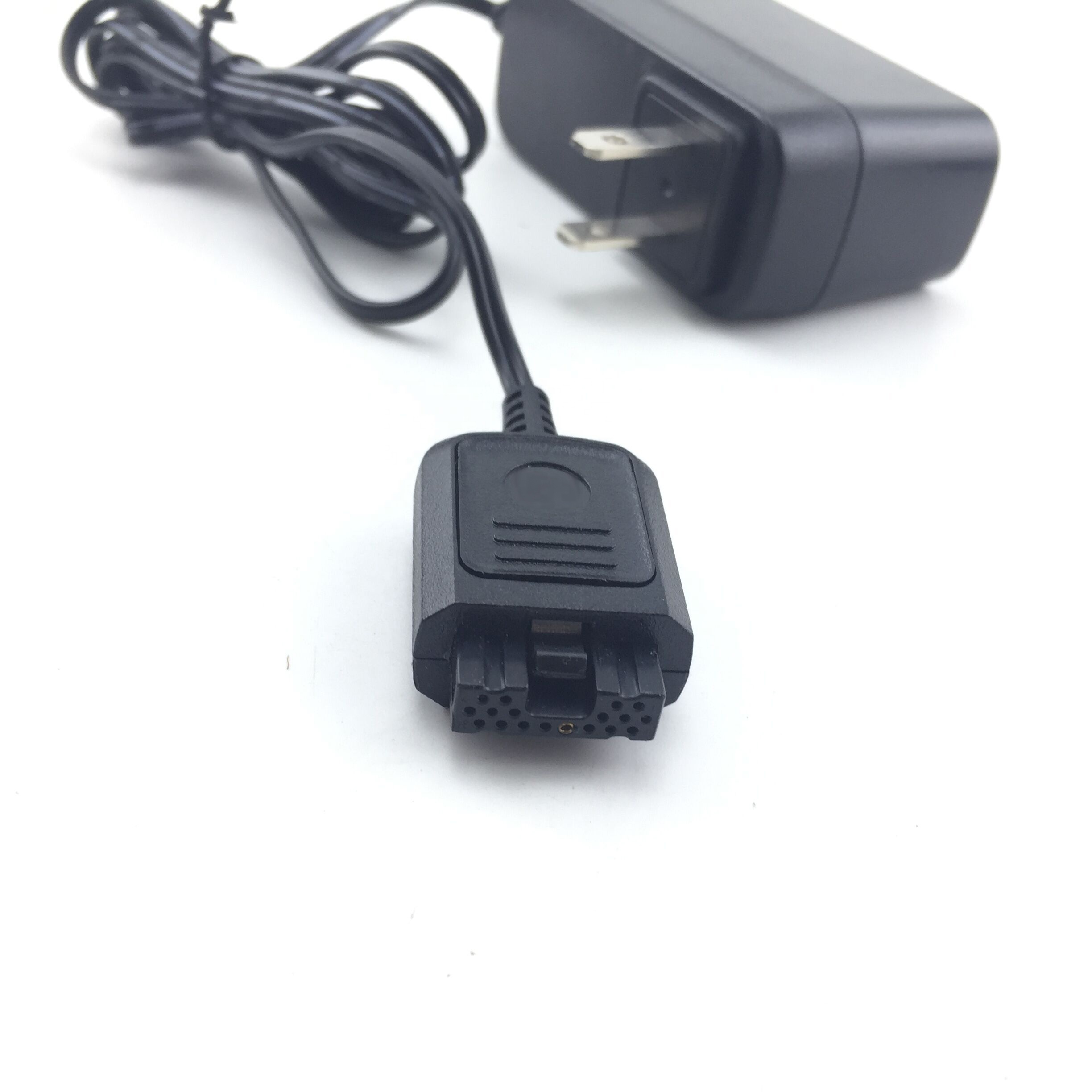 Mtp 3150 laddare för motorola tetra mtp 3100/ mtp 3250/ mtp 6750/ mtp 3550 billaddare 12-24v: Vit