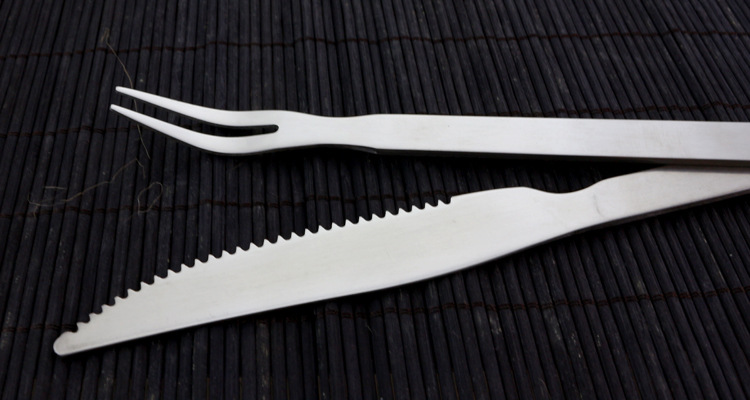 1 sæt rustfrit stål grill gaffel kniv sæt stegt fårekød langt håndtag anti picnic redskaber spisestel hængende rør  kv 077