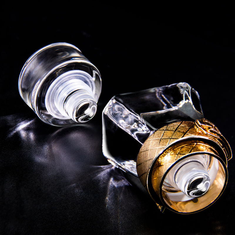 Decantador de whisky con grabado de dragón, botella de Alcohol de forma redonda de vidrio sin plomo, licor único para Bar y decoraciones de , 500ML