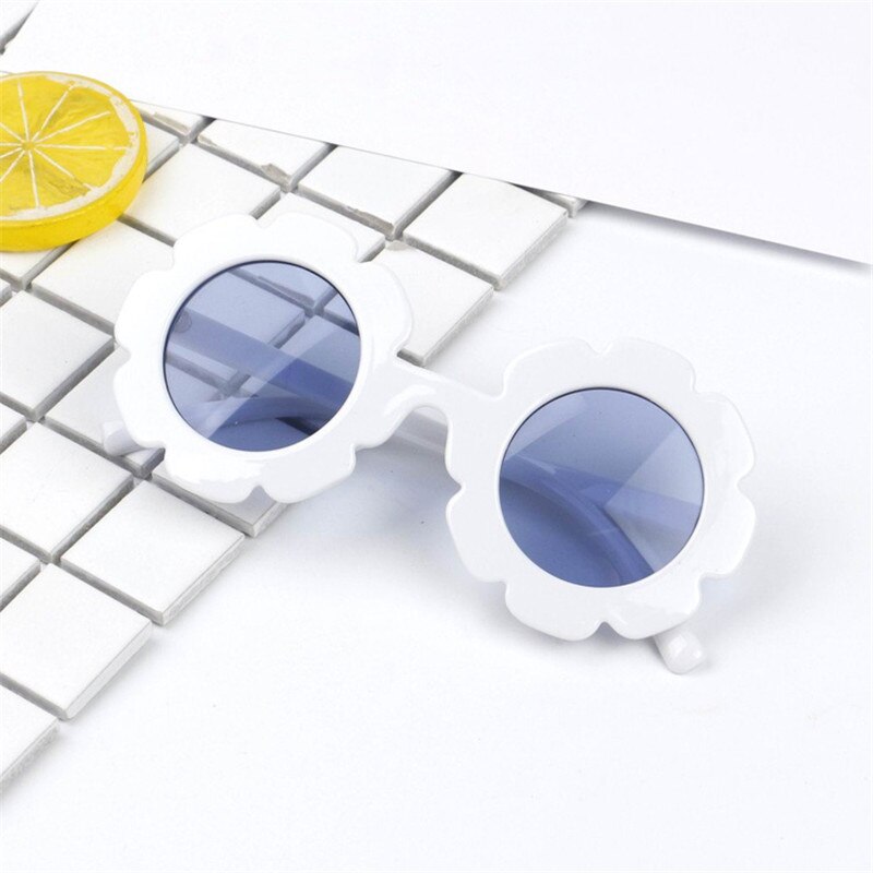 Børn baby pige dreng solbriller unisex børn ramme solbriller udendørs briller blomsterformede beskyttelsesbriller plast  uv400 solbriller: Hvid