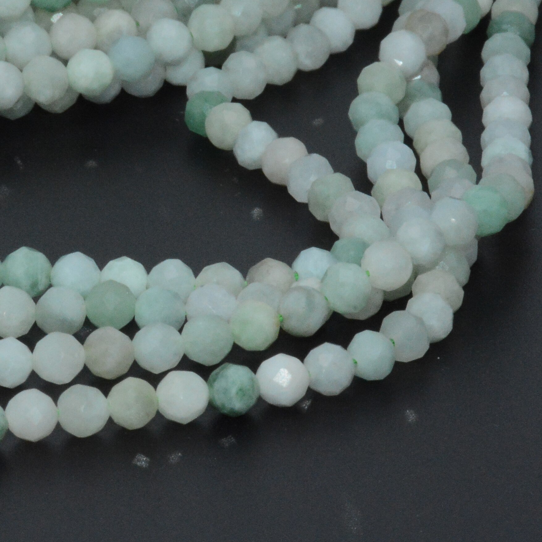 Natürliche Burma Jade Faceted Runde Perlen 4,5mm