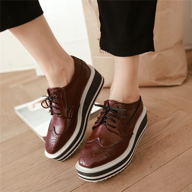 Pxelena british snørebånd preppy flad platform oxfords til kvindelige kvinder brogues wingtip platform creepers sko fretworkplus str.