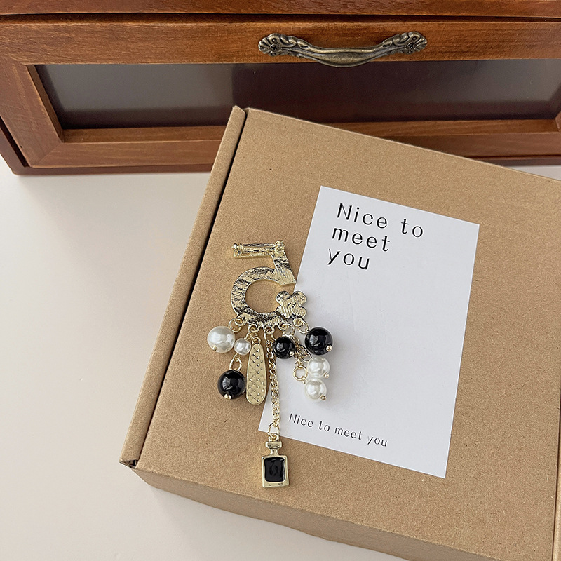 Broche de perlas con borlas de flores negras, joyería para mujer