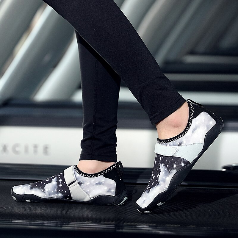 2022 Men Indoor Fitness Sports Shoes Canyoneering Beach Walking Sneakers Water River Tracing Swimming Shoes Women