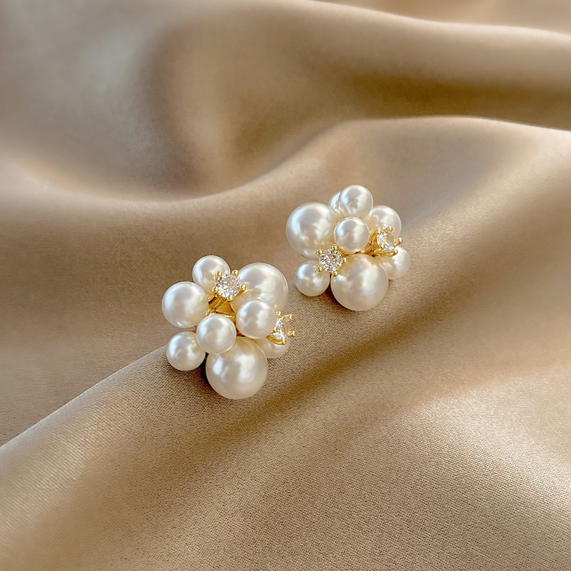 Pendientes de tuerca de bola de perlas de imitación Retro francés para mujer, joyería de , accesorios simples elegantes, al por mayor, , 2023: Rodio plateado