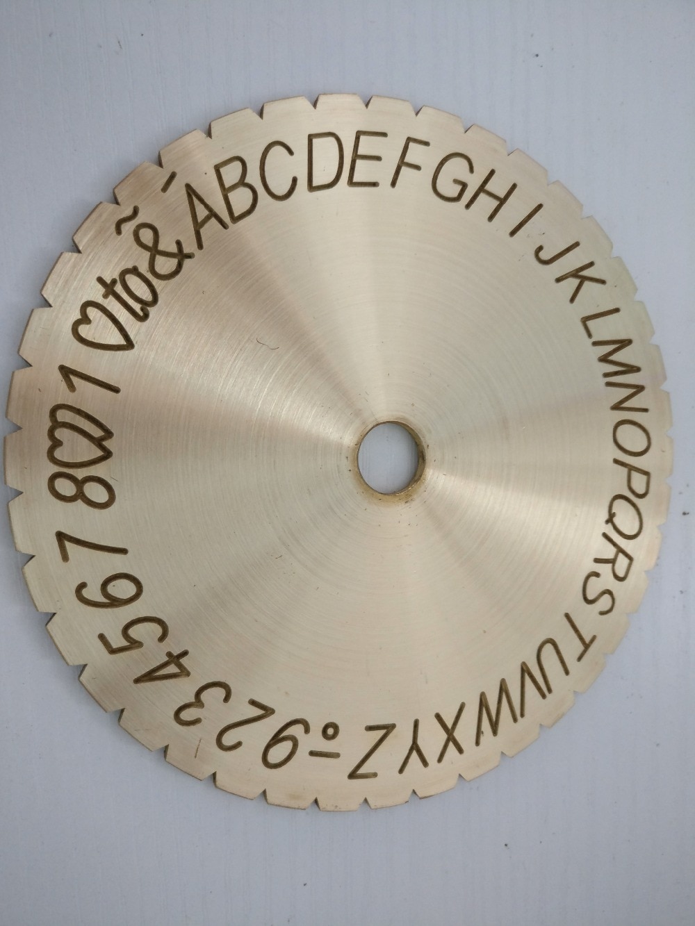Sieradengereedschap binnenin ring graveren lettertype, letter en nummer graveren wijzerplaat