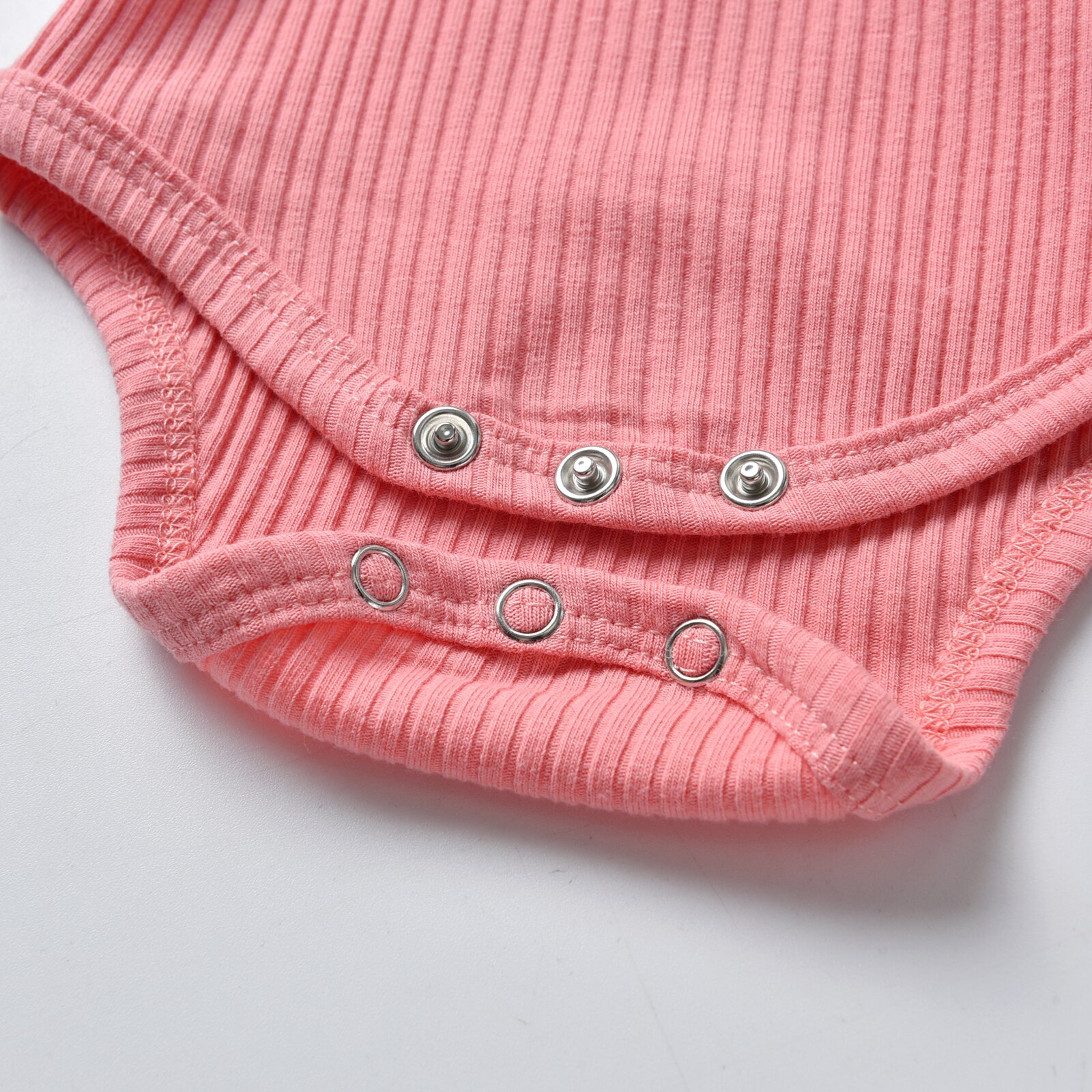 3 -teiliges sommer-kleidungsset für mädchen: einfarbiger kurzarmbody für neugeborene + kurze Hose mit blumenmuster + stirnband