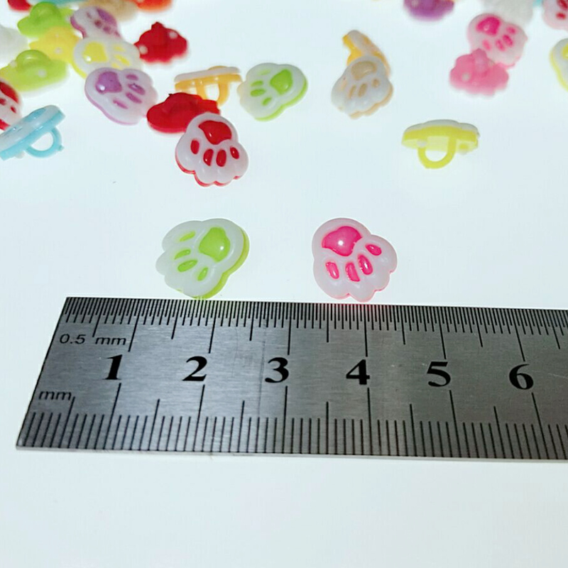Hl 100 stuks snoepkleurige kleine berenpoot veelkleurige cartoon kind plastic knoop kinderkleding naaien knutselen 13mm