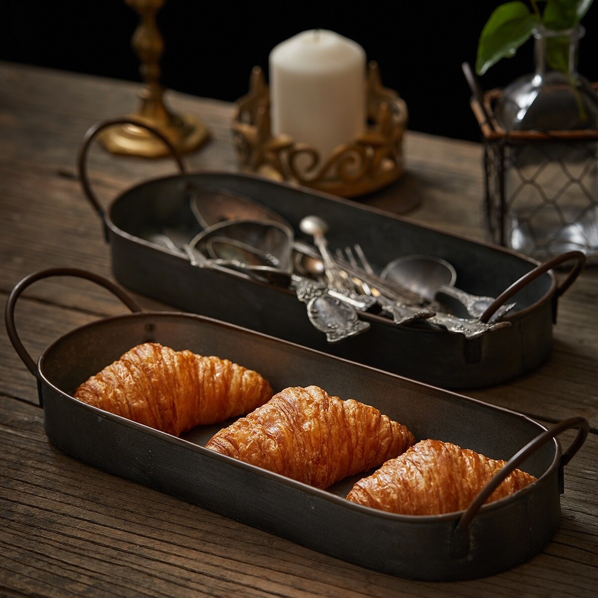 Oval Retro Distressed Metal Croissant Bread Tray Fruit Dessert Cake Sushi Plate with Handle for Home Kitchen Storage Decoration