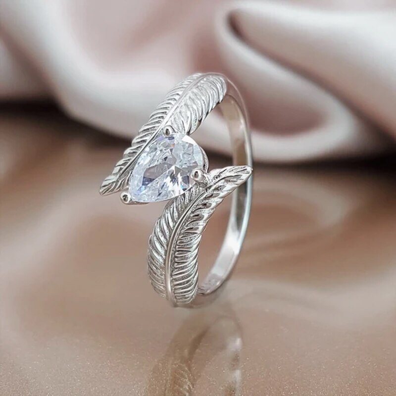 Huitan AAA Water Cubic Zirconia Wedding Bridal Ring with Leaf Side Trendy Jewelry Romantic Anniversary