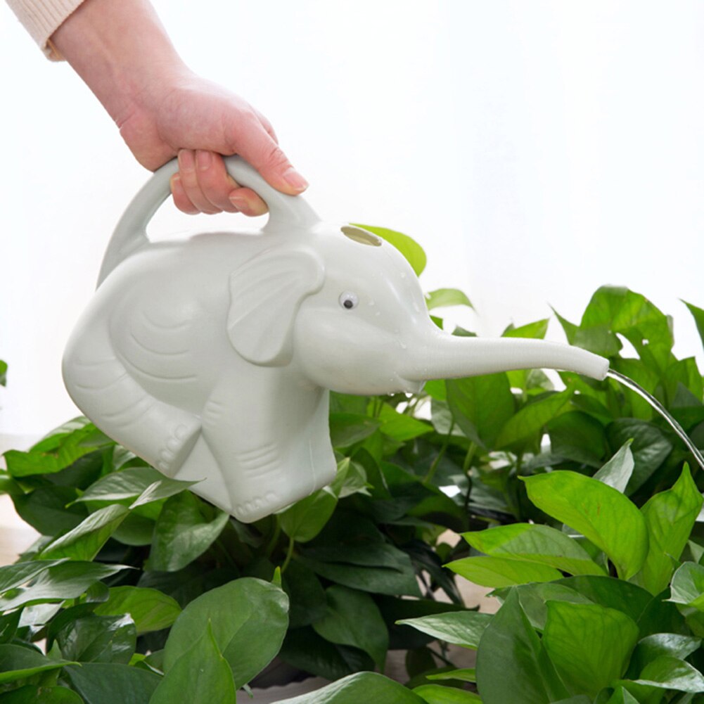 Plast elefant vandkande lang mund mund gårdhave græsplæne havearbejde værktøj planter udendørs kan csv