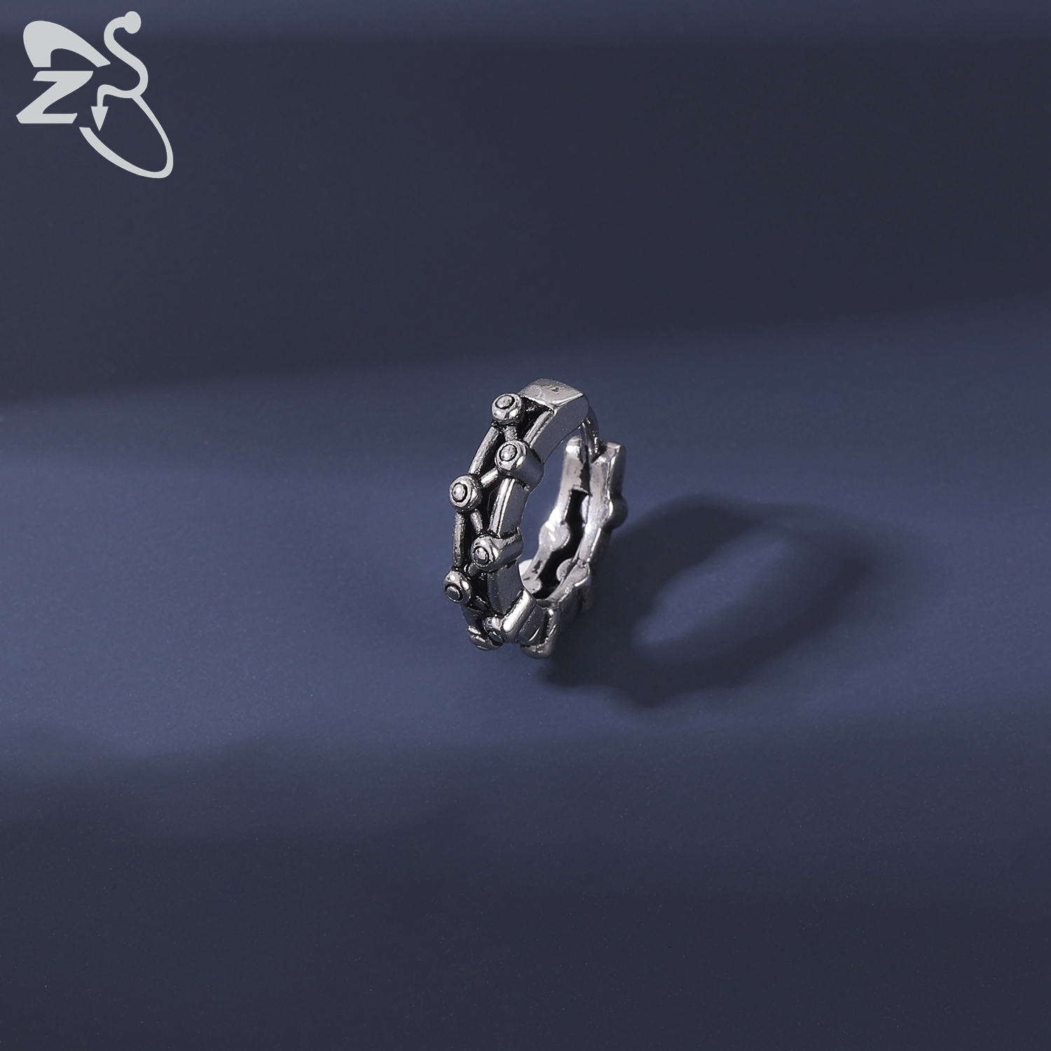 ZS-pendientes de aro de acero inoxidable para hombre, aretes redondos de calavera, serpiente, gótico, Punk, Rock, colgante, cartílago de hélice, 18G, 2 unidades por lote