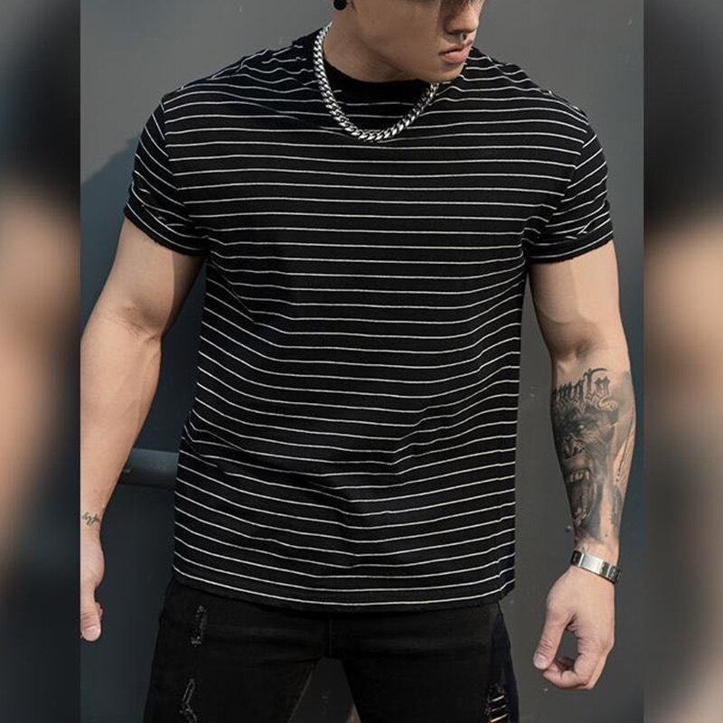 Sport och fritid kortärmad t-shirt herr sommarrandiga muskler herr fitnesskläder svettabsorberande sporttopp: L / Svart