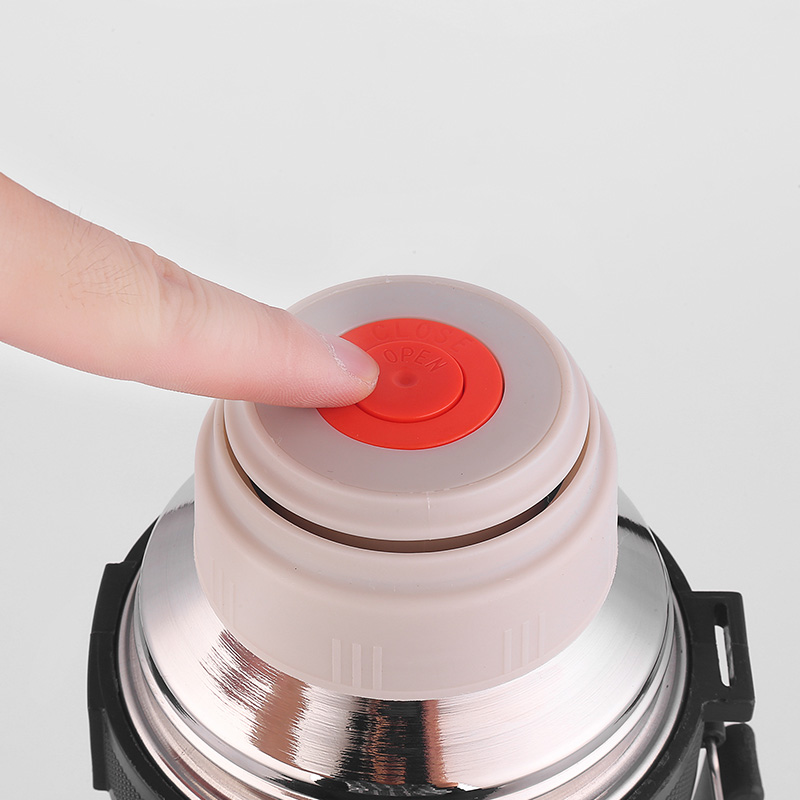 Grote Capaciteit Roestvrijstalen Thermoskan Outdoor Reizen Sport Persoonlijkheid Water Cup Draagbare Isolatie Vacuüm Cup 1.5L / 2L