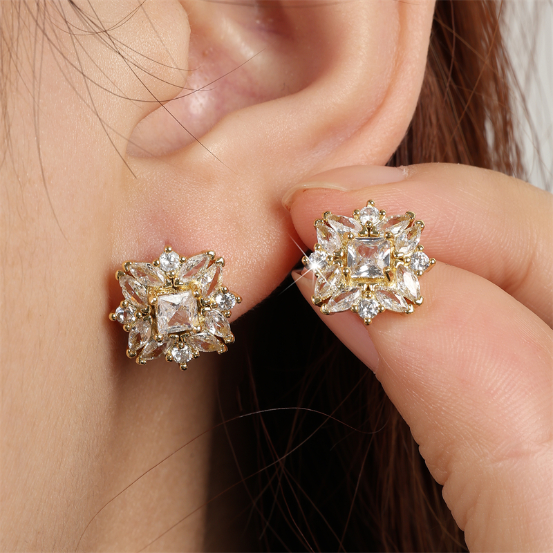 Zakol luxe vierkante oorbellen met bloemmotief en zirkonia steentjes voor vrouwen en meisjes, goudkleurige metalen oorbellen met kristallen, geschikt als trouw- en festivalsieraden.