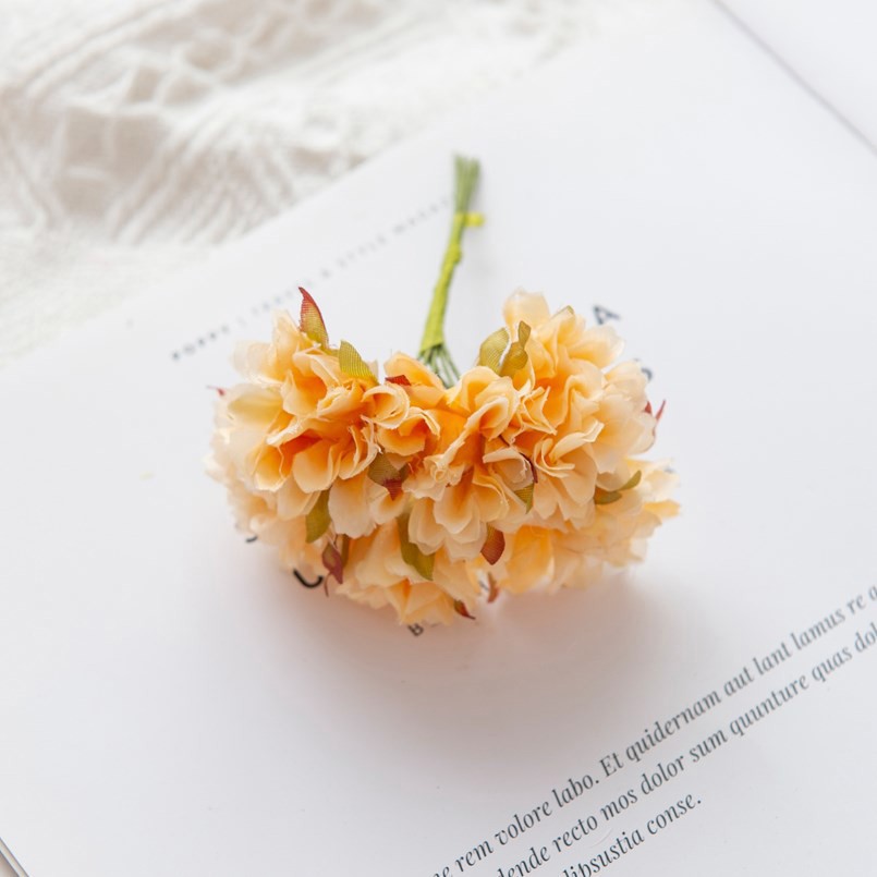 18 stücke Künstliche Blume Seide Nelke Weihnachten Hausgarten Hochzeit brautstrauß Diy box Heiße verkäufe Festival Dekorationen: L / YELLOW