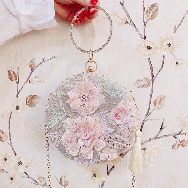 Satin White Clutch - Österreich