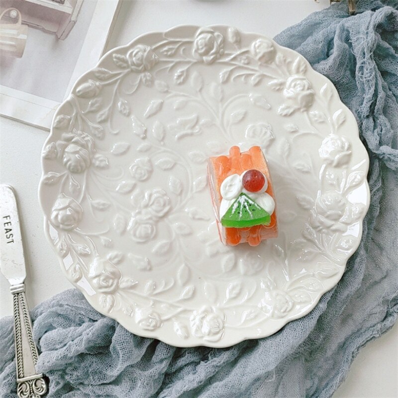 Plato de cerámica con borde ondulado para carne, vajilla con flores en relieve, plato Simple para ensalada, postre, taza de café de porcelana blanca