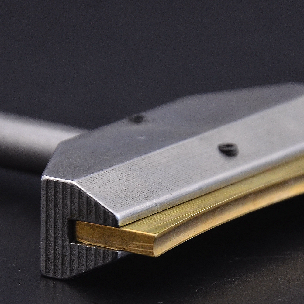 Caul per pressa per tasti della tastiera con inserto in ottone per chitarra basso