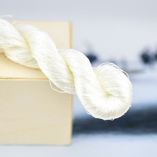 100% bordada de seda natural de Suzhou, línea bordada de seda natural, línea brillante, sedosa especial, color blanco y negro, 1 color, 400m: yellow white