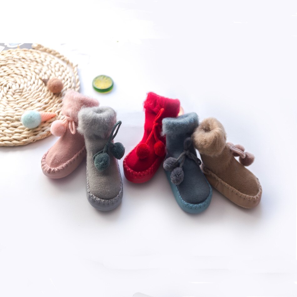 Hiver bébé chaussettes garçon fille Pom Pom chaussettes Chaussure Enfant coton bébé jambières enfants plancher chaussettes anti-dérapant bébé étape chaussettes