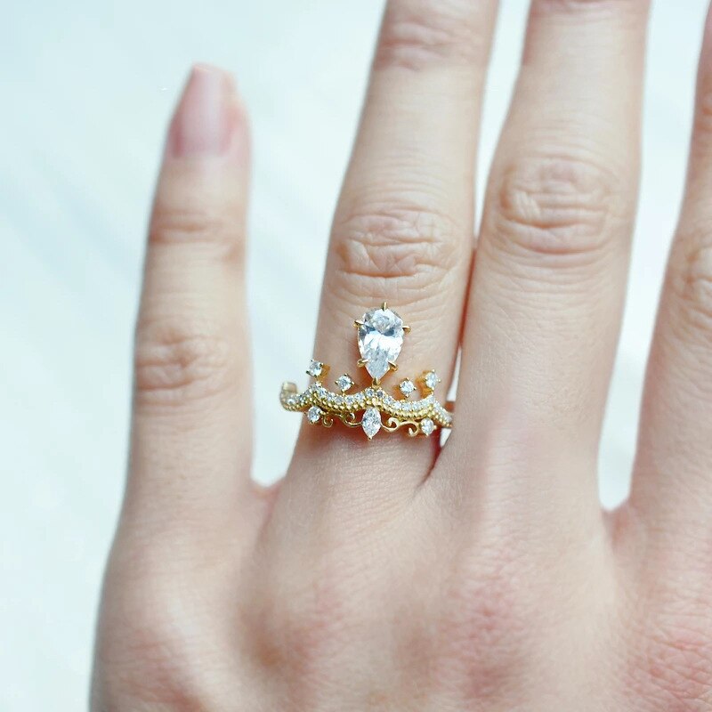Niedliche Weibliche Weiß Kristall Stein Ring Rose Gold Silber Farbe Öffnen Engagement Ring Jahrgang Königin Krone Hochzeit Ringe Für Frauen