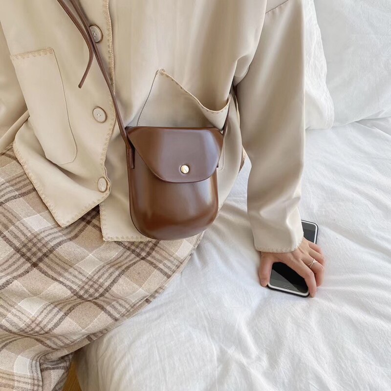 Ensfarvet dame skuldertaske hårdt pu læder vintage kvinder mini crossbody telefontaske ungdom shell pung hel: Brun
