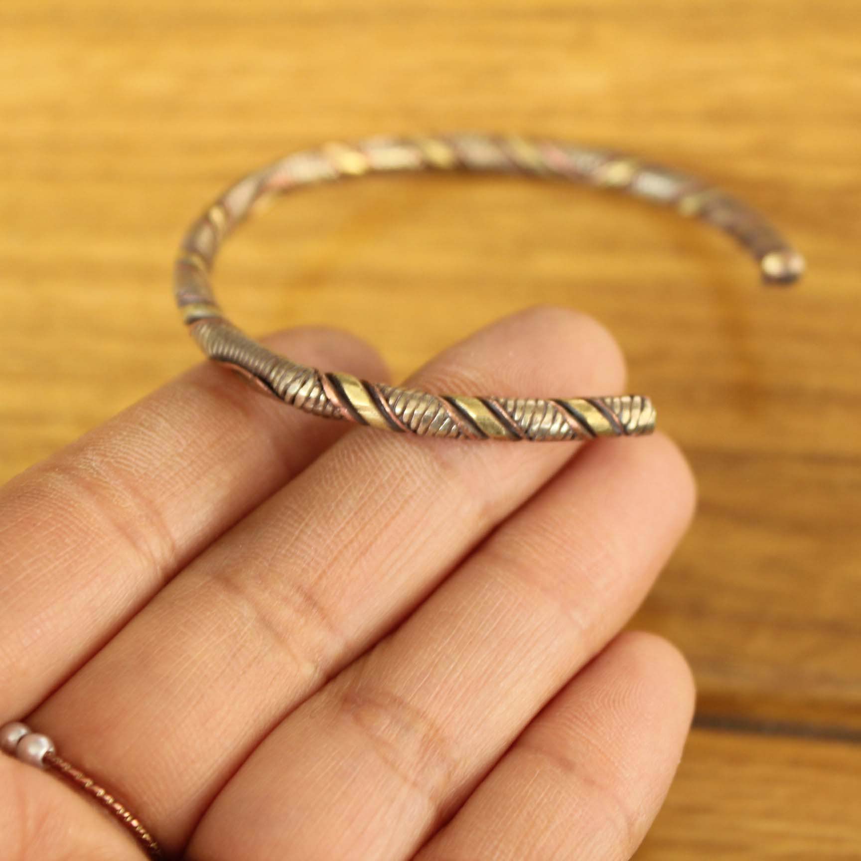 BR059 Nepal Tibetaanse Sieraden Koperen Gevlochten Open Back Verstelbare Bangle Manchet Handgemaakte Metalen 4Mm Meisjes Armband