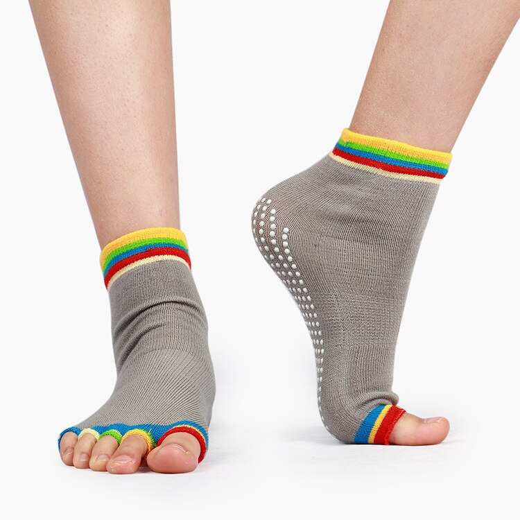 Kvinders bomulds yoga sokker adskilt fem finger åbne tæer sokker med skridsikker silikone gymnastiksport sportssokker: Grå