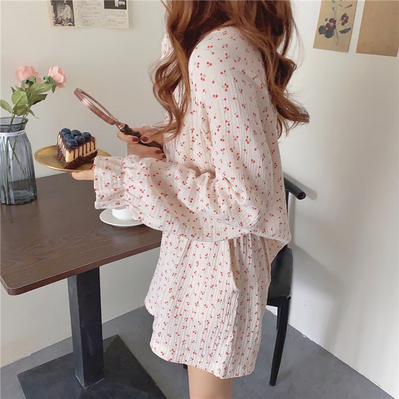 Conjunto de pijama coreano para Mujer, ropa de dormir de hilo de algodón con estampado de cereza, Top de manga larga y pantalones cortos con volantes, transpirable, agradable a la piel, S1029