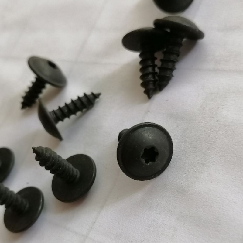 Torx-ruuvi auton moottori kannen alla roiskesuojan itsekierteittävät ruuvit  n90974701 g8te