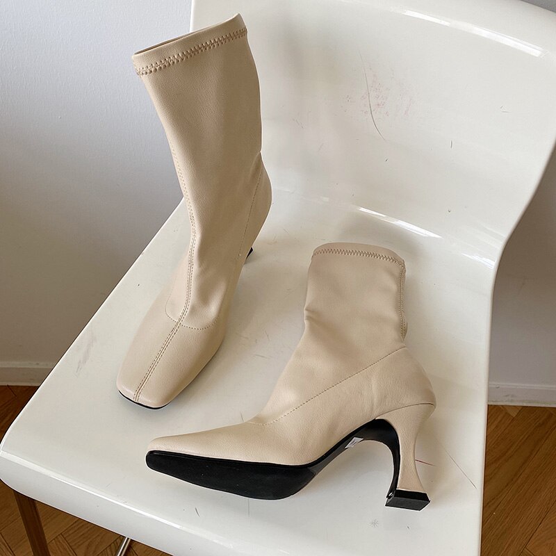 Naisten sukkasaappaat saapuvat stretch-saappaat naisille neliömäiset korkokengät pehmeä nahkainen slip on pumput saappaat syksysaappaat: Beige / 5.5