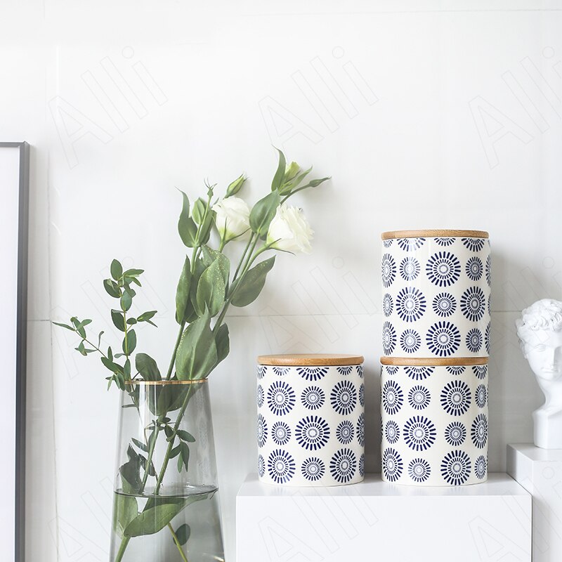 Retro Ceramic Storage Jars Kitchen Cupboard Grain Dispenser Desktop Blue and White Porcelain Relief Candy Jar Home Decoration