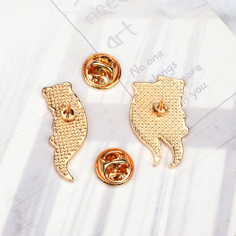 Mooie Zeeotter Knuffelen Ijsblok Broche Pin Cartoon Otters Hand Hand Badge Mode Email Reversspeldjes Sieraden Cadeau Voor Kinderen