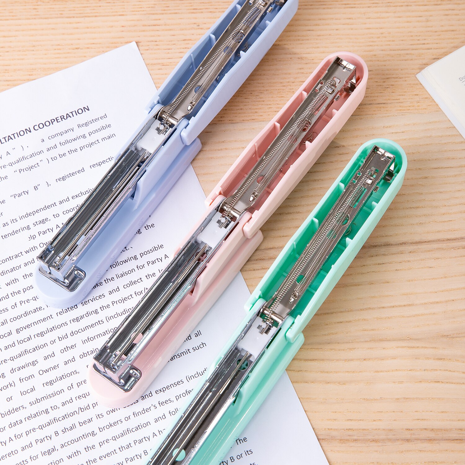 DELI -grapadora de Oficina N ° 12, grapadora de media tira, y 26/6 24/6, grapadora suave, papelería, suministros de oficina, grapas E0402F