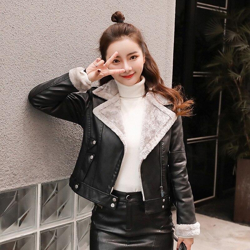 Chaqueta de cuero para mujer, abrigo corto de felpa sintética, Tops de Moto, Parka forrada gruesa, locomotora delgada de Pu, color negro,
