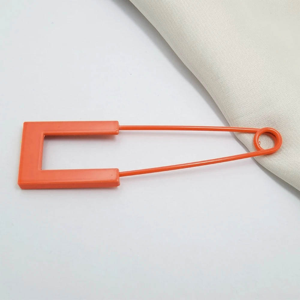 Eenvoudige en verfijnde fluorescerende broche voor truien, pakken, sjaals en hoeden, accessoires voor lieve en schattige dames.: Verzilverd