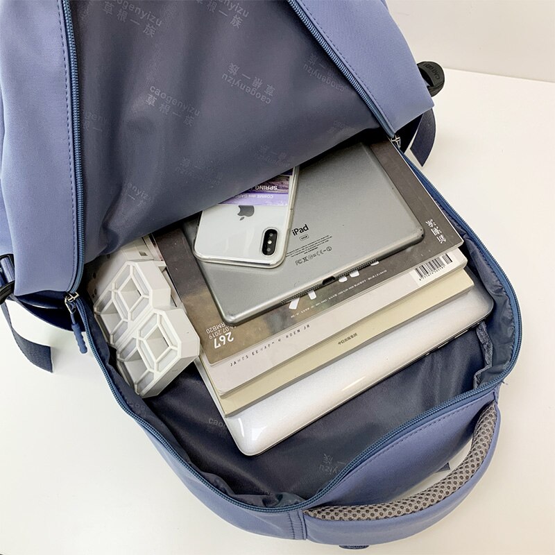 Schwarzer unisex-rucksack aus wasserdichtem nylon mit großem fassungsvermögen #39 ideal als reiserucksack für damen, laptoptasche für #39 oder schulrucksack für #39 .