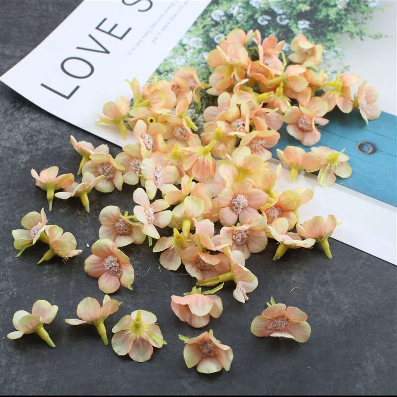 50 stuks 2cm veelkleurige madeliefjeshoofdjes mini zijden kunstbloemen voor kransen, scrapbooks, decoratie voor thuis en bruiloften: Geel oranje