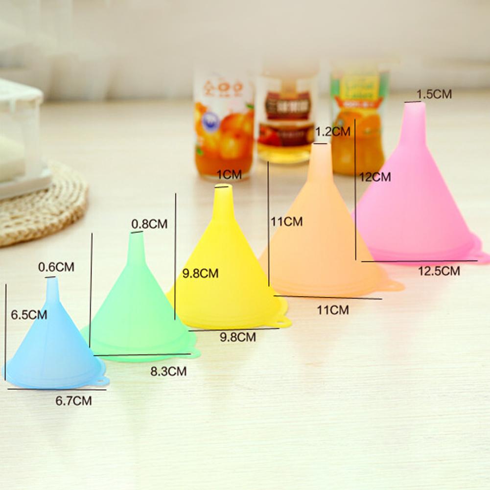 Embudo de plástico de 5 piezas para cocina, práctico embudo de salsa de soja hecho de plástico de precisión, no se filtra con el medio ambiente