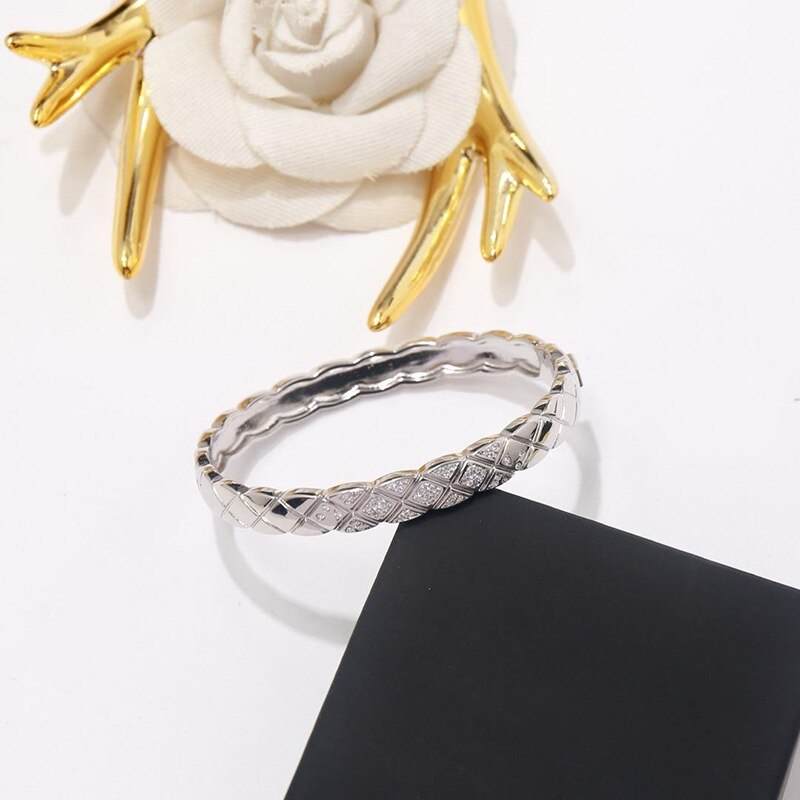 Branded bracelet jewelry independent style Exquisite simple retro diamond pattern personality style