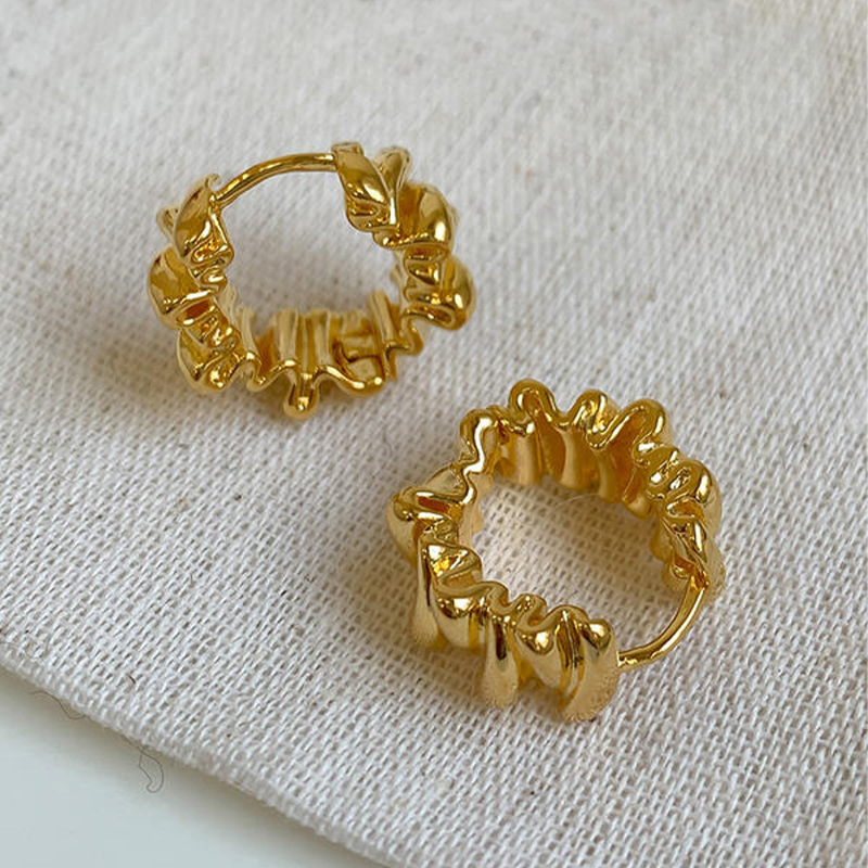 Unregelmäßige C-Ohrstecker für Frauen, Gold/Silber, Wasserwellenmuster, glänzendes geometrisches Metall-Ohrzubehör, Party: Rhodiniert