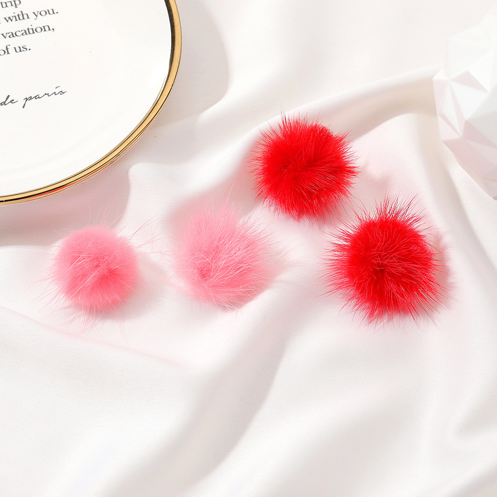 Pendientes de tuerca de bola de pompón de piel de visón suave para mujer, joyería de dulce coreana Furling, accesorios de para niñas