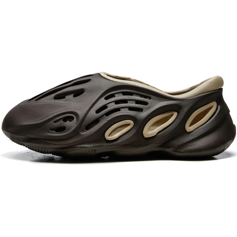 2021 de alta qualidade nova praia verão espuma coco buracos sapatos homens sandálias unisex sapatos jardim adulto cholas: brown / 38