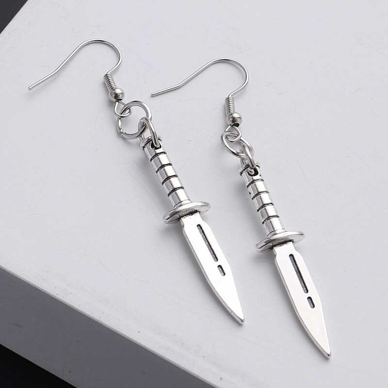 Pendientes góticos de daga oscura para hombre y mujer, Pendientes colgantes con cuchillo de espada pequeña, joyería gótica, pendientes de aro de vampiro, Punk: R508