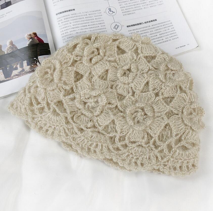 Härliga vinter virkade hattar för kvinnor mössor mössor blommor handgjord stickad hatt kvinnlig spets hatt chapeu feminino gorras: Beige