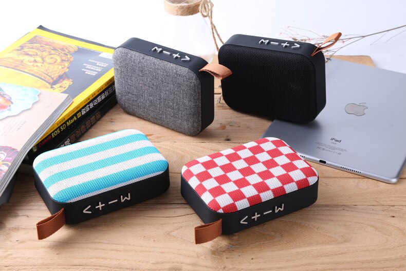 Waterdichte Draadloze Bluetooth Speaker Badkamer Mini Modieuze Muziekinstrumenten Met Zuignap Ingebouwde Microfoon