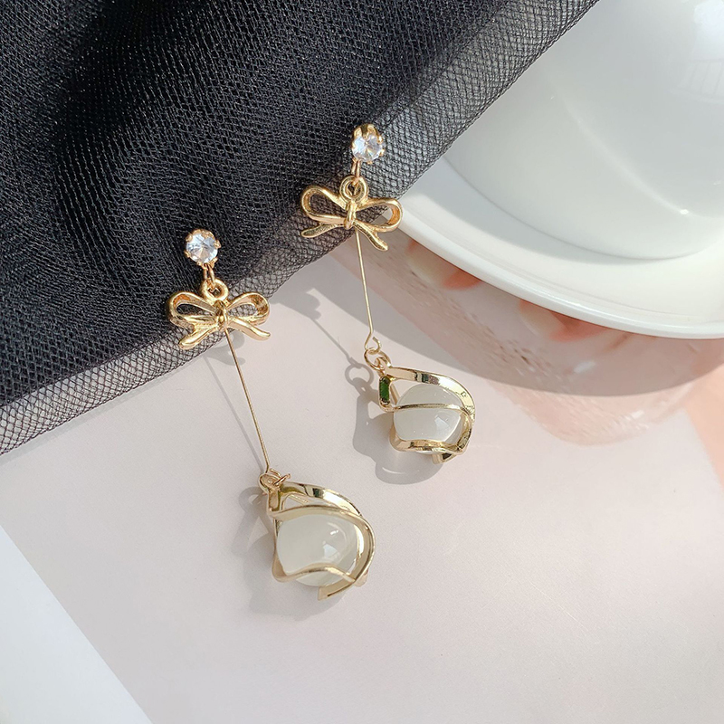 Trendy oorbellen met metalen frame en hangende opalen voor dames, gouden strass-steentjes, strikjes, lange sieraden voor bruiloften en feestjes.