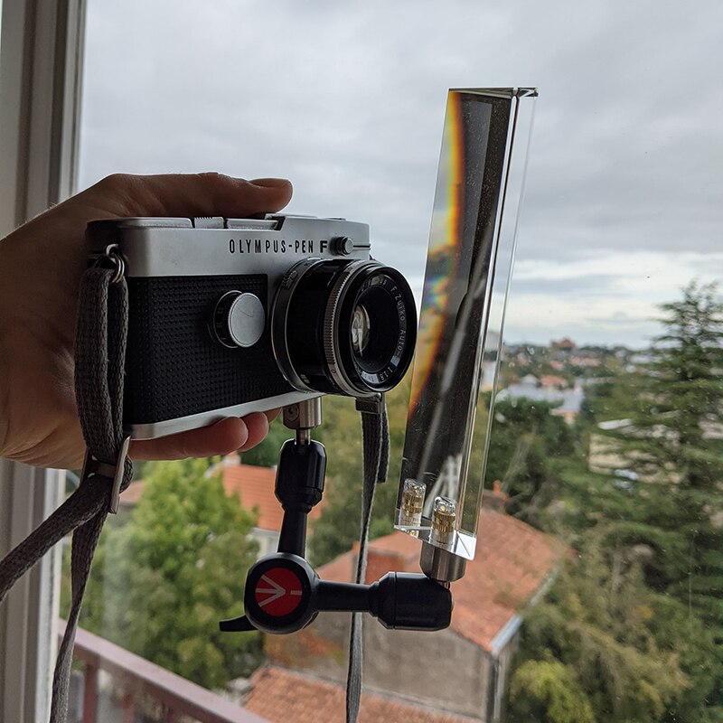 30*30*130 Triangular Prism Without Stand Crystal Fort Glass with Golden Screw Perforation Studio Shooting of Rainbow Glass